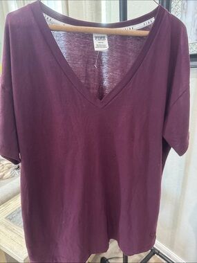 PINK Victoria's Secret Women's V-Neck Tee in Wine